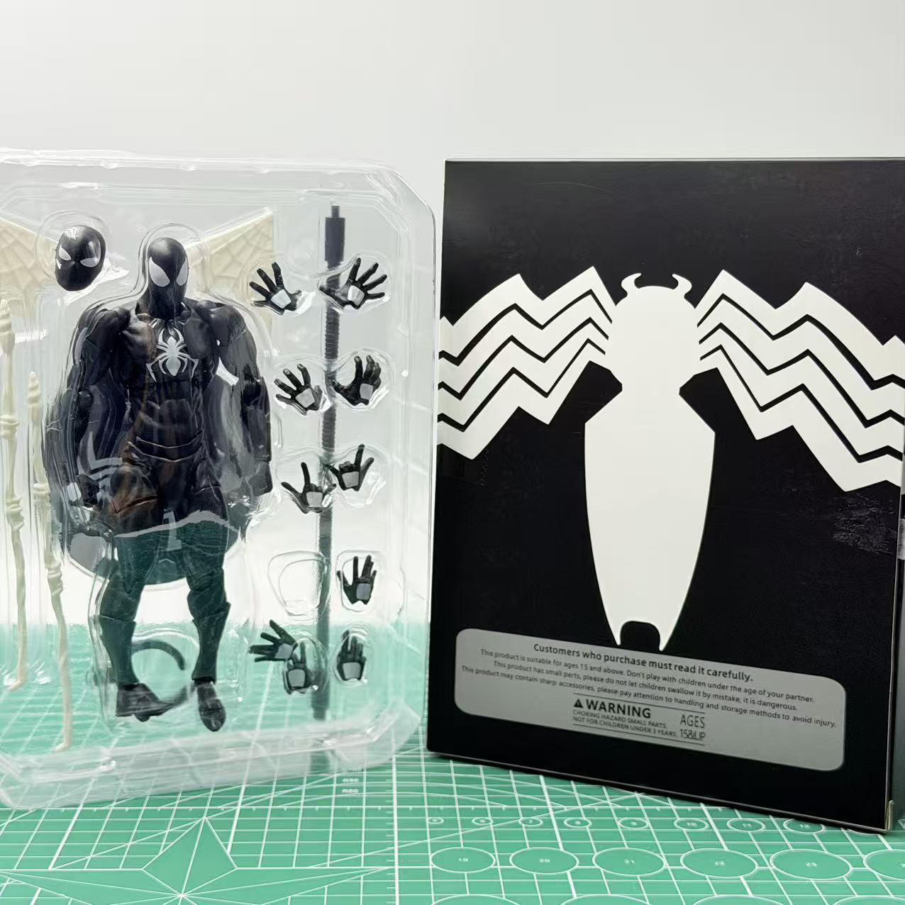 バンダイ シンビオート スパイダーマン ブラックベノムスーツ - Good Smile Company Figma のレビューと価格