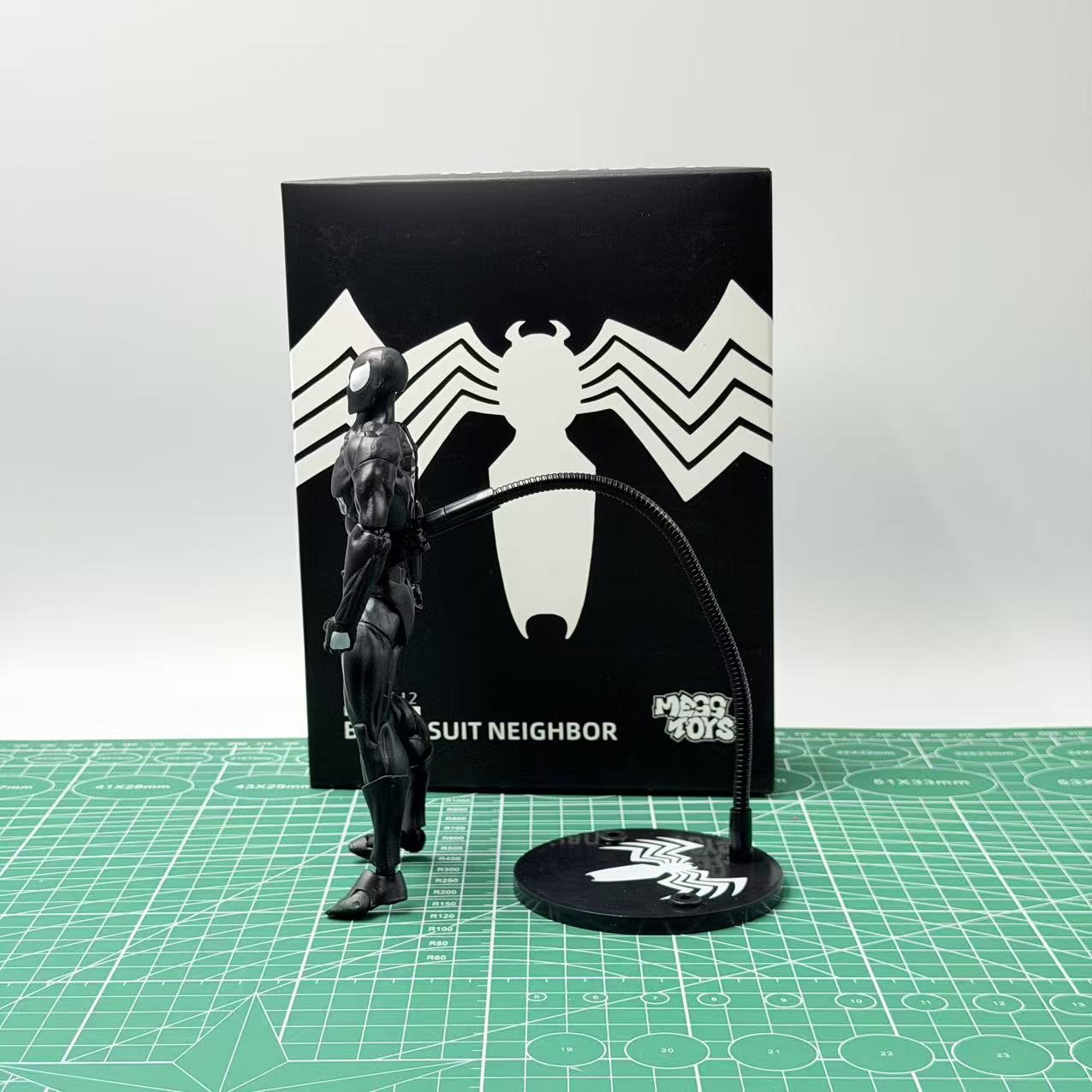 バンダイ シンビオート スパイダーマン ブラックベノムスーツ - Good Smile Company Figma のレビューと価格